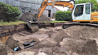 Bagger verfüllt Zisterne