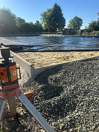 Vermessung des Reitplatzes mit Ebbe-Flut-System