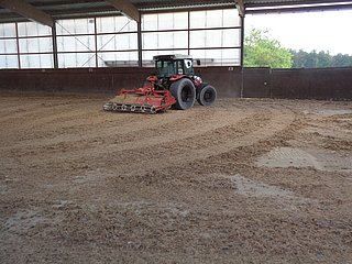 Reithall in Neulingen - Jute einfräsen